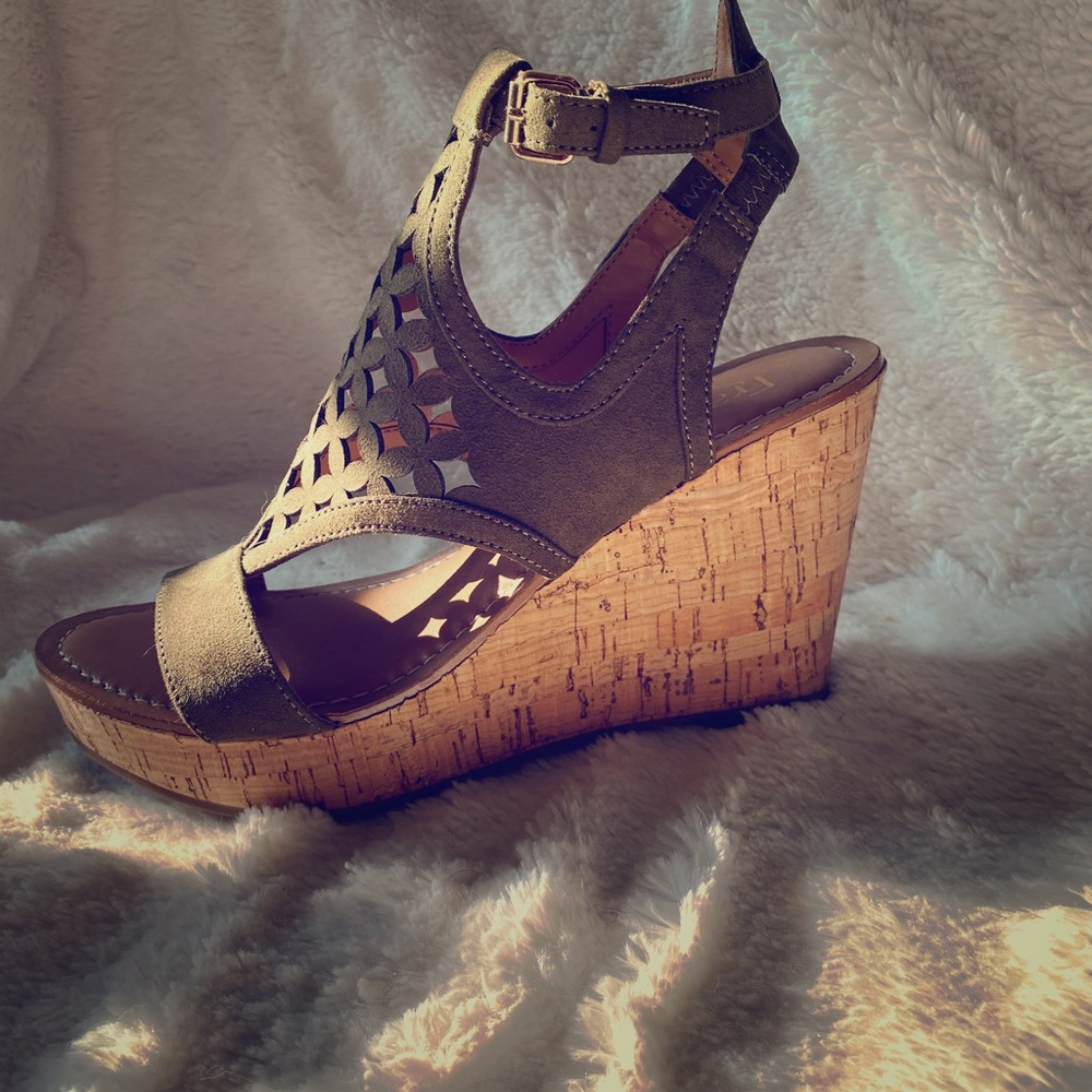 ALL SUMMER SHOES $15 OR LESS!